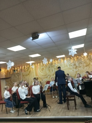 Новогодний концерт на струнно-смычковом отделе